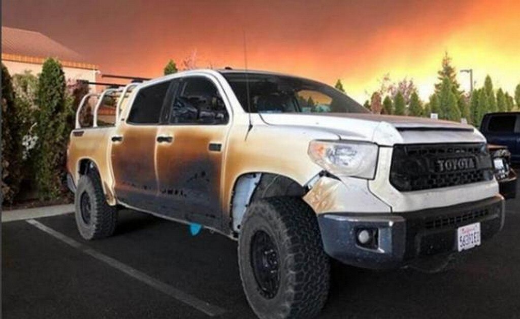  Enfermero ayuda en incendio en California, fuego destroza su camioneta y la marca le regala una nueva