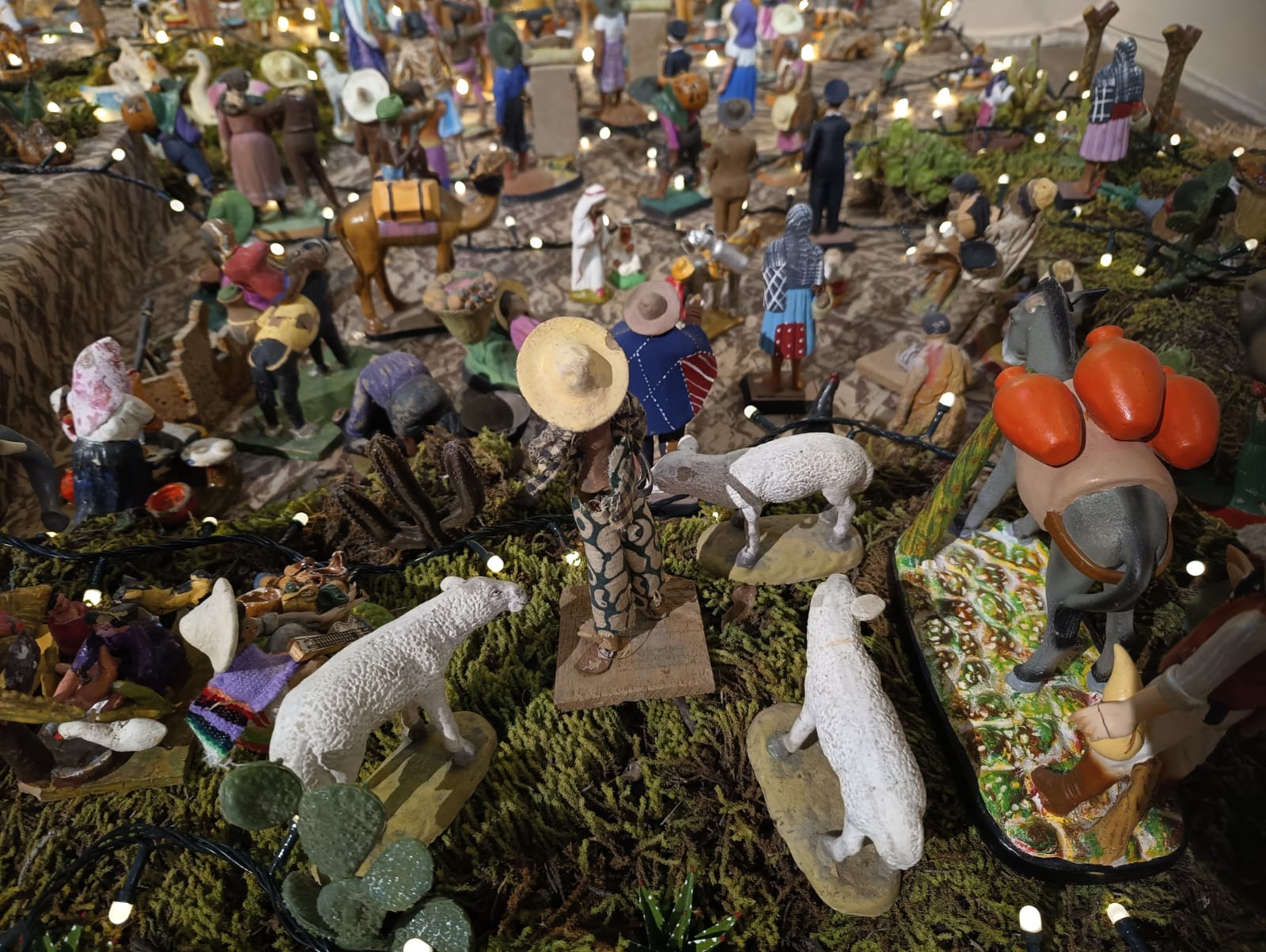 La escenificación cuenta con más de 100 piezas