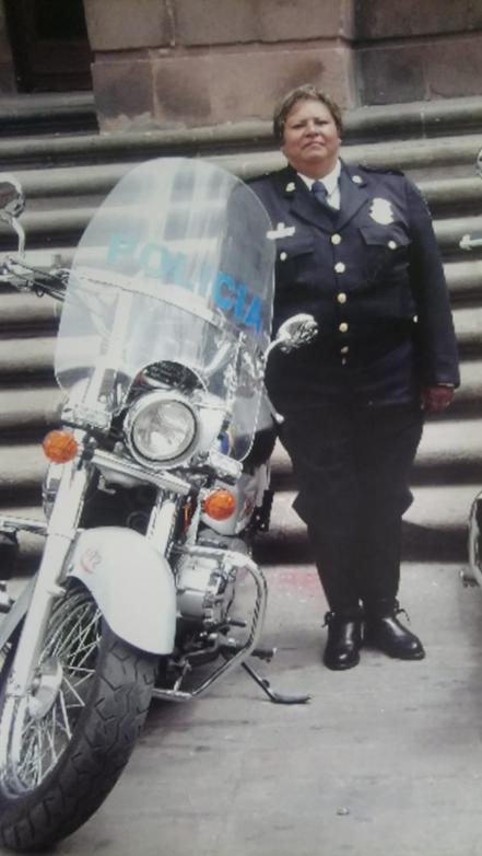 Chuyita. Tras 33 años de servicio, se jubila la primera mujer policía vial de SLP