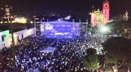 Intocable enamora con su presentación en la FENAE