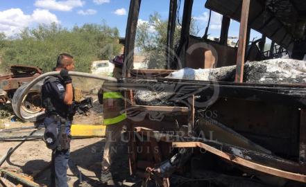 Incendio en chatarrera provoca movilización 