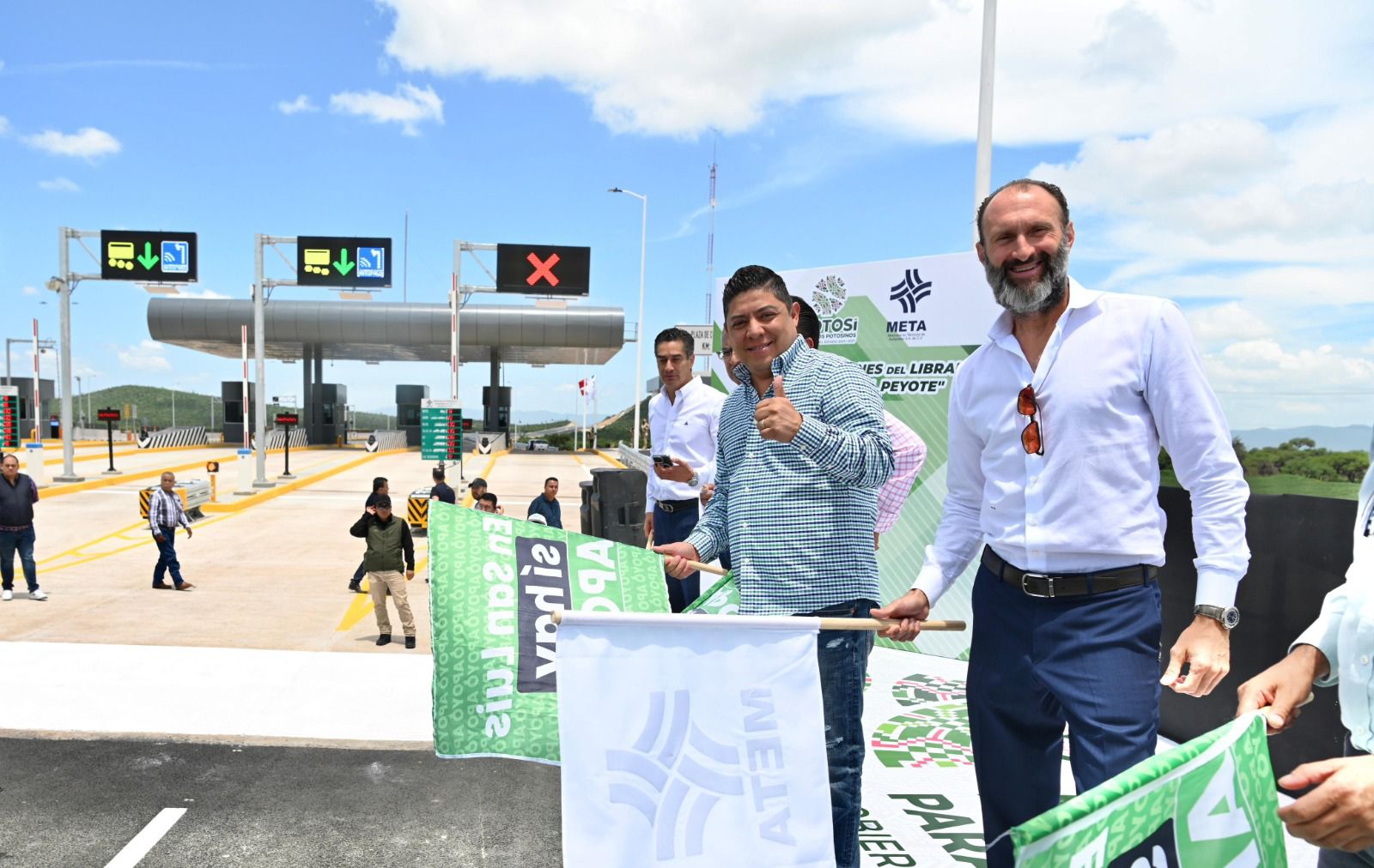 Inaugura Ricardo Gallardo primer tramo de la autopista a Matehuala