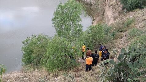 Rescatan a hombre de estanque