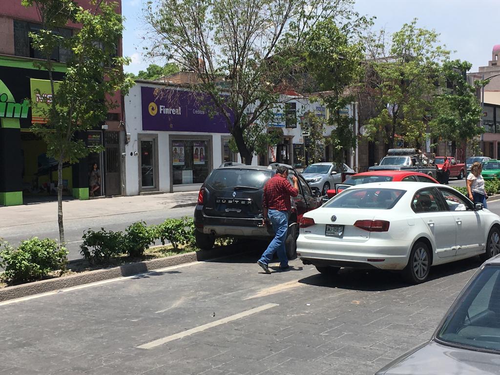 Tráfico vehicular por accidente en Carranza