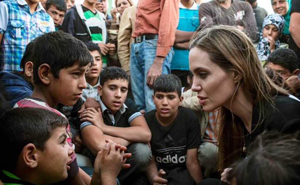 Angelina Jolie ha visitado en varias ocasiones a refugiados sirios FOTO: ARCHIVO