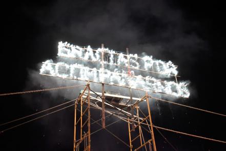 Putin y diablos arden en llamas en la tradicional "Quema de Judas" en San Luis