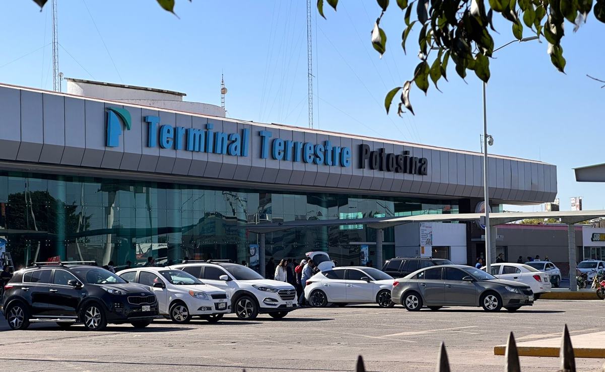 Salidas de autobús hacia Zacatecas en la Terminal Terrestre Potosina continúan con normalidad. Fotos: Cecilia Lara