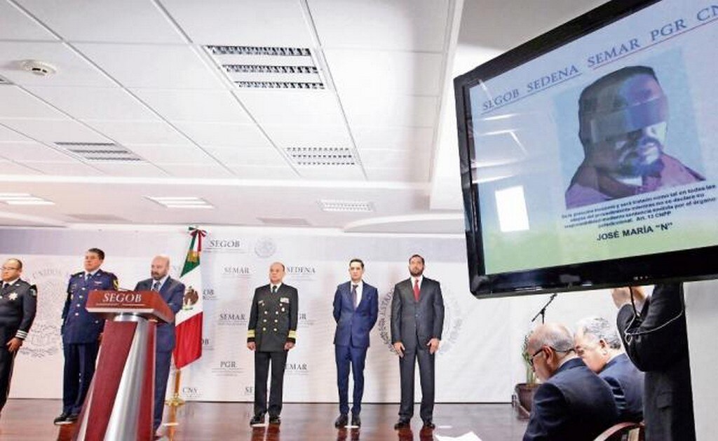 El comisionado Nacional de Seguridad, Renato Sales, acompanado por el gabinete de seguridad, anunció en conferencia la captura de El Z-43, señalado como objetivo prioritario, a quien EU acusa de trasiego de droga en la ruta México-Colombia. (ALEJANDRO AC)