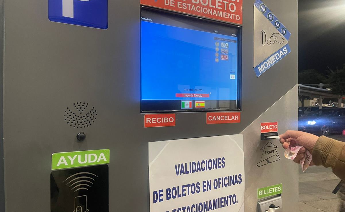 Pese a reforma de Ley, centros comerciales de SLP siguen cobrando estacionamientos. Fotos: Nancy Lizet Hernández