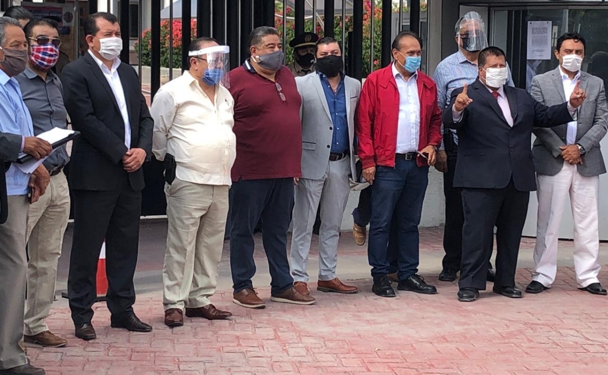 Abogados protestan afuera de Ciudad Judicial en SLP; exigen reinicio de actividades