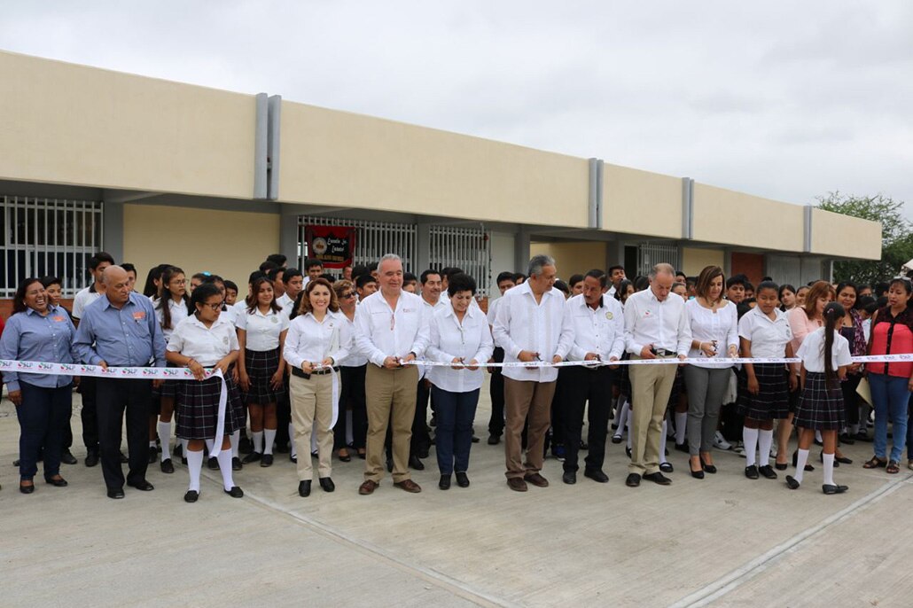 Gobierno invirtió 620 mdp en plantes educativos de la Huasteca