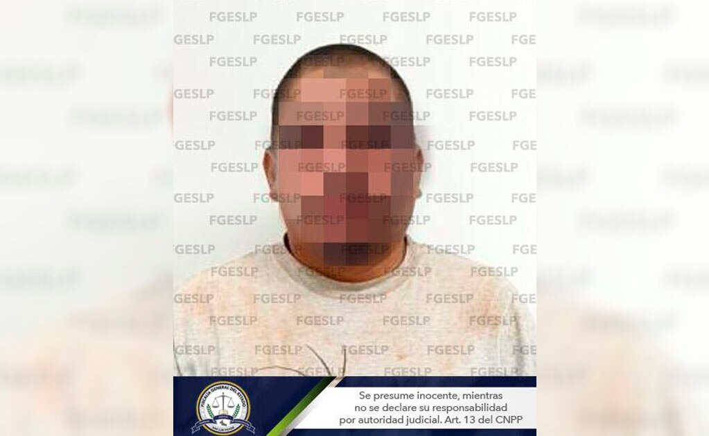 Detienen a hombre por manejar con placas sobrepuestas