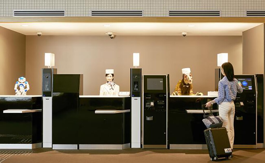 En el Hen na Hotel, en Japón, hay tres robots recepcionistas, y cada uno habla un idioma distinto. (Foto:EFE)