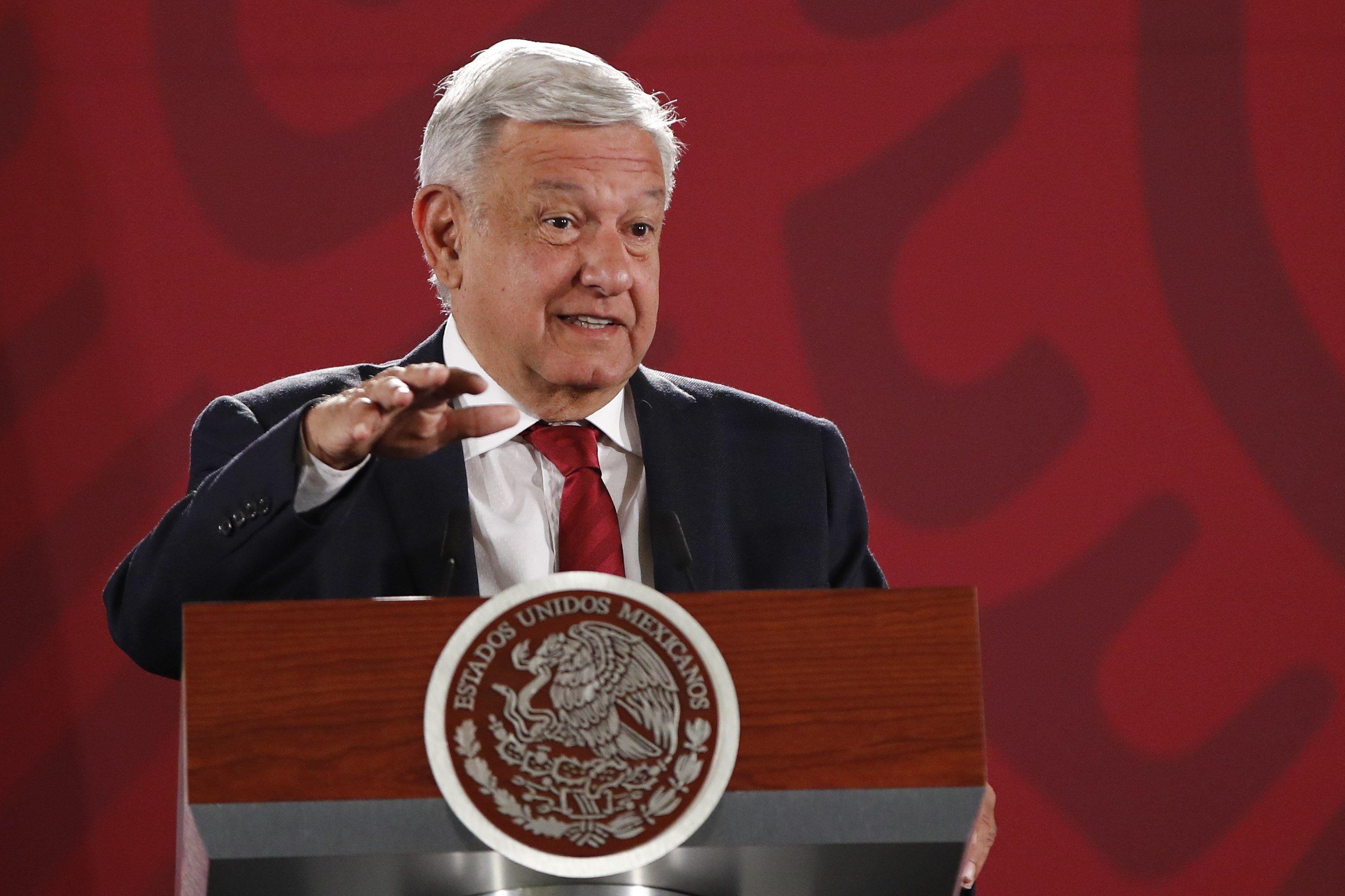 No se puede mejorar la educación sin maestros: AMLO