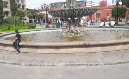 Grafitean inmuebles en Centro Histórico