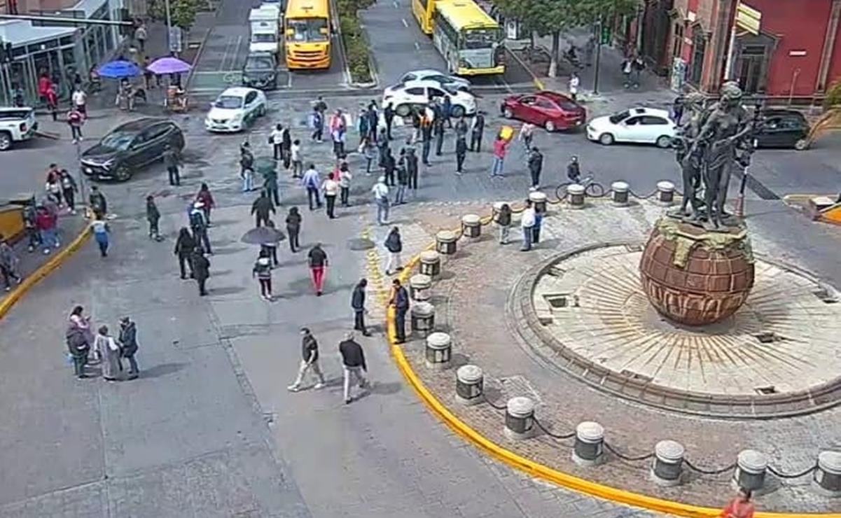 Por falta de pago de pensiones, jubilados y maestros de telesecundarias bloquean Centro Histórico de SLP