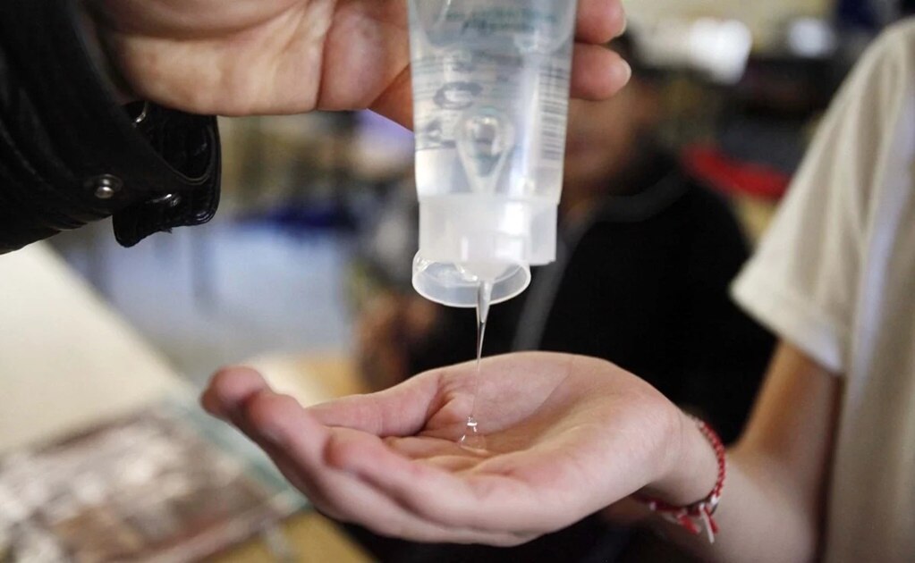 Sobredemanda de gel antibacterial y cubrebocas, reduce opciones para consumidores