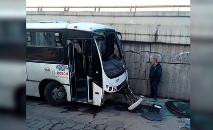 Choca autobús de personal en avenida Universidad