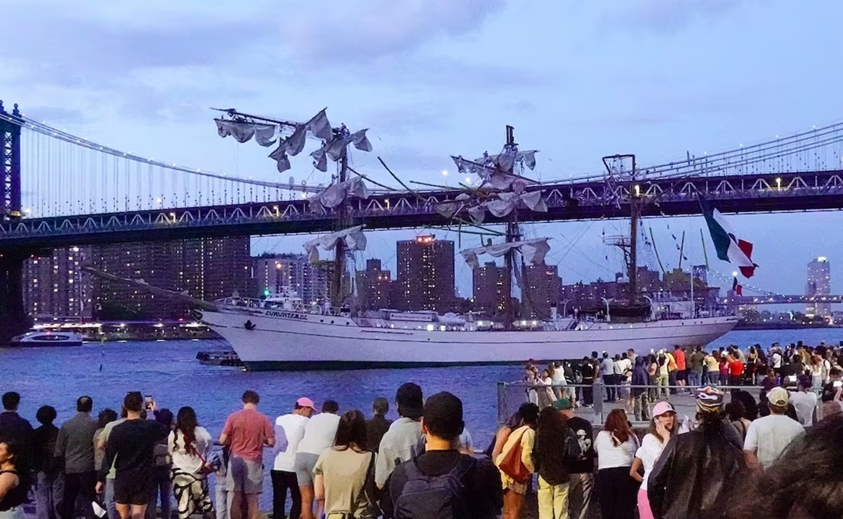 Tras fatal accidente en NY, regresan 172 cadetes del Buque Cuauhtémoc al Puerto de Veracruz