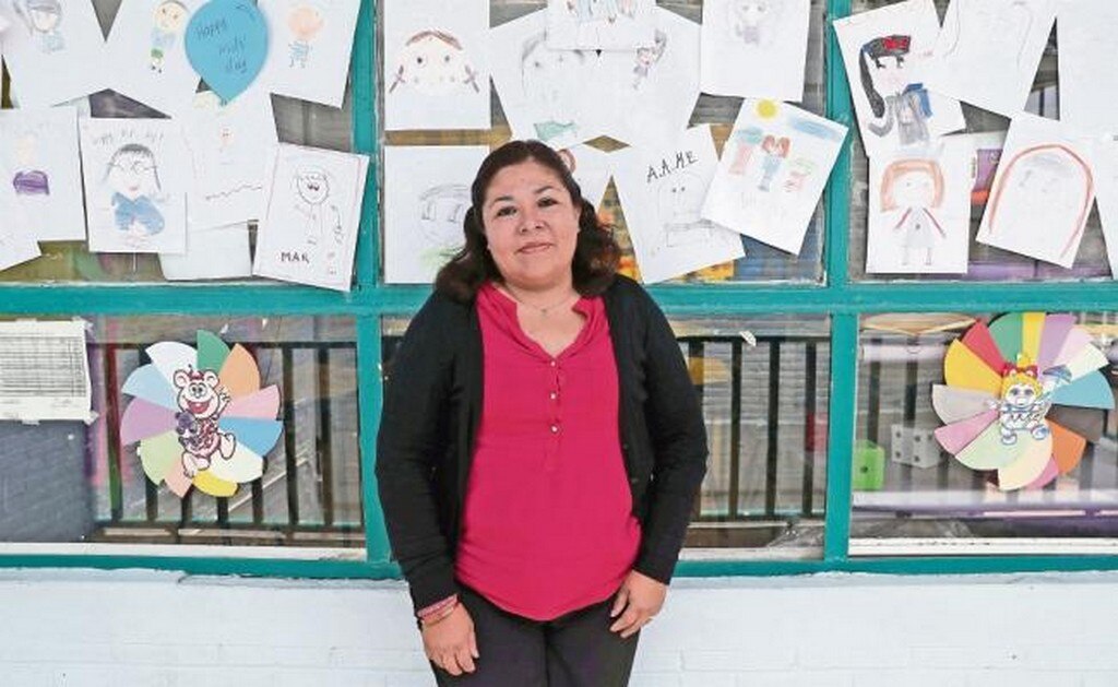 Maribel Caballero, subdirectora de Gestión Escolar, afirma que le da tristeza el hecho de que menosprecien el papel del maestro. Foto: JUAN CARLOS REYES. EL UNIVERSAL