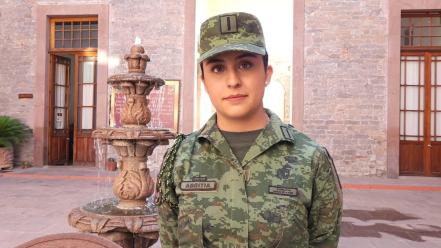 Itzel busca ser la mejor mamá y un ejemplo para su hijo como militar en SLP