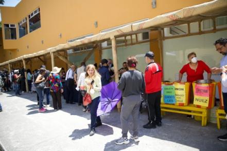 Doña Lupita llega con sus doraditas del AIFA a Los Pinos