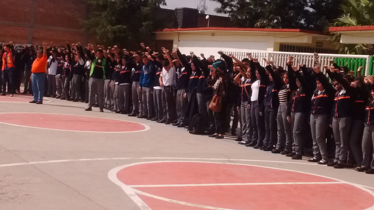 Alumnos participan en macrosimulacro en CBTis 121