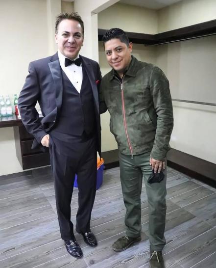 VIDEO. Cristian Castro cumple sueño de fan y lo invita a cantar en la Fenapo
