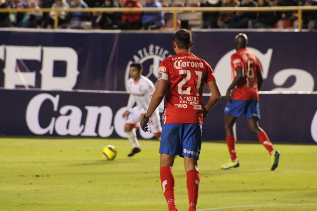 Difícil noche para el Atlético; necesita ganar en casa.
