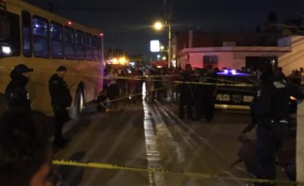 Camionero arrolla a motociclistas, una joven fallece en el lugar