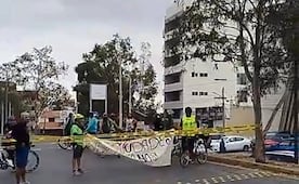 Colectivos bloquean vialidades para exigir seguridad vial; demandan aprobación de la “Ley Santi”