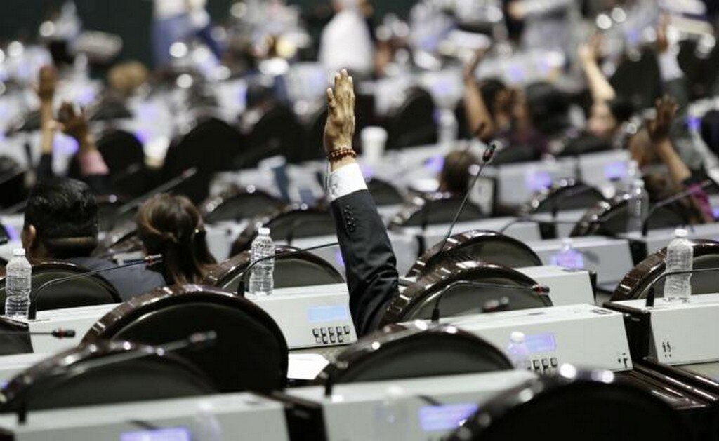  Diputados reprueban Cuenta 2016 de EPN y se van de puente por "Día de Muertos"