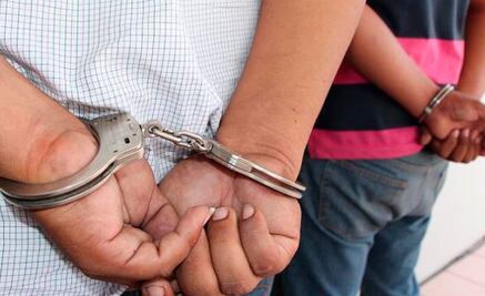 Aseguran a dos hombres por robo a casa habitación en Las Flores 