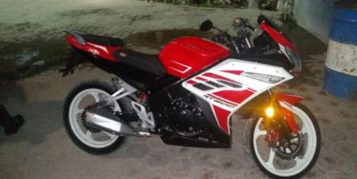 Detienen a hombre por conducir una motocicleta robada 