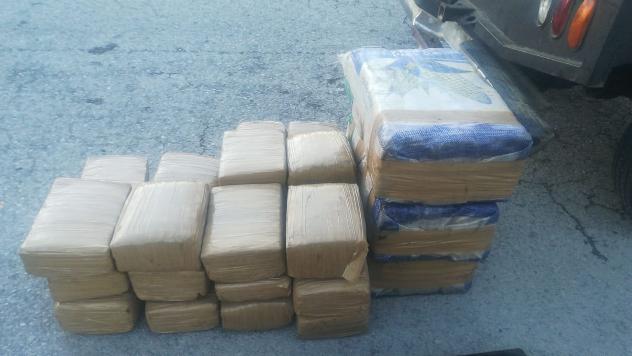 Confiscan 190 kilos de marihuana en entronque a Villa de Arista