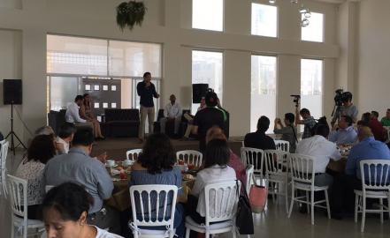 Candidatos de Morena presentan propuestas ante empresarios