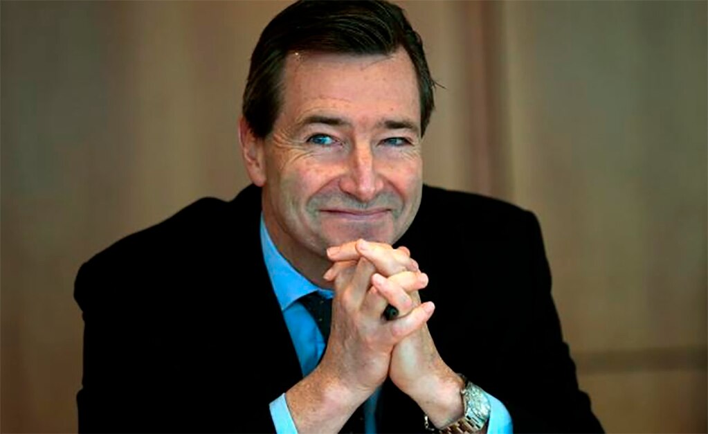 Presidente del Financial Times devuelve parte de su salario