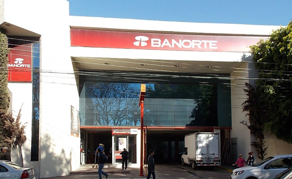 Tras falla, restablece Banorte todos sus servicios