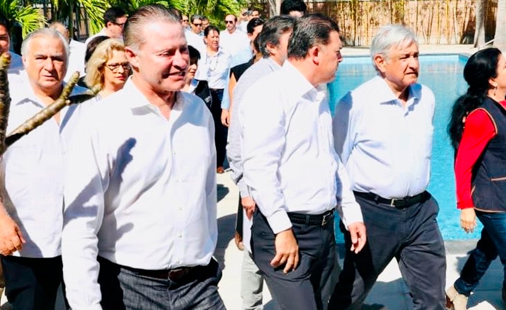 Analiza AMLO vender terrenos de playa Espíritu en Sinaloa