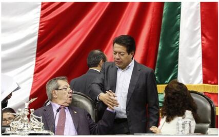  Morena va por cambiar orden de los colores de la banda presidencial