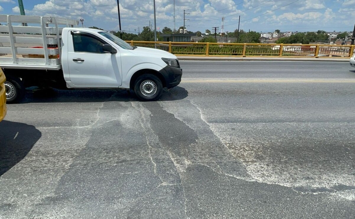 Deterioro del puente de avenida Universidad en SLP