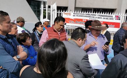 Docentes jubilados realizan bloqueo en instalaciones de la SEGE