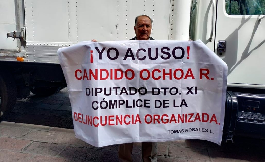 Por la muerte de su hijo, activista se manifiesta contra diputado