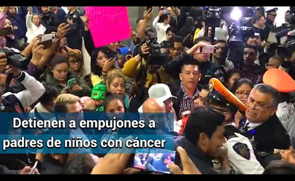 Padres de niños con cáncer intentan tomar pistas del Aeropuerto; se los impiden a empujones