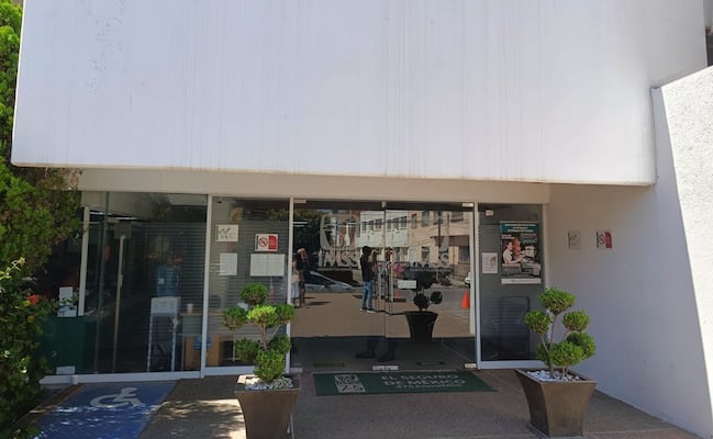 Rechazan trabajadores del IMSS en SLP aumento salarial del 6.8 por ciento