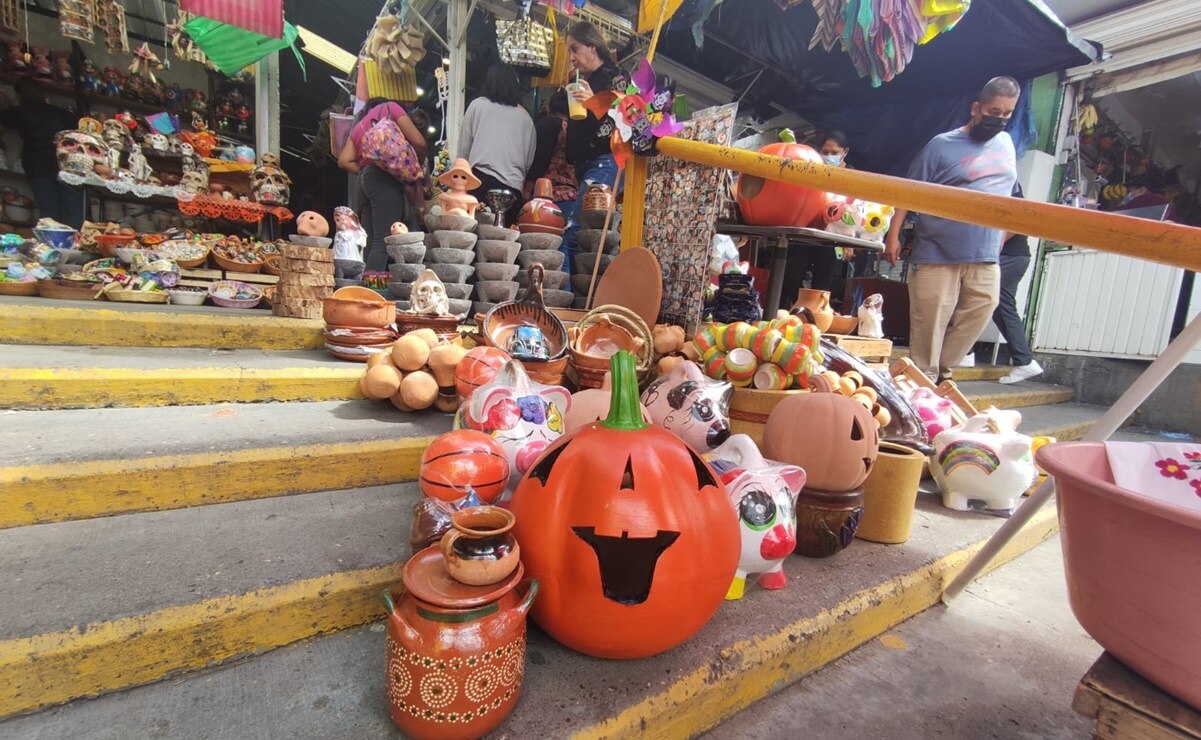 El Día de Muertos es una de las fechas más anheladas, dice locataria del mercado República