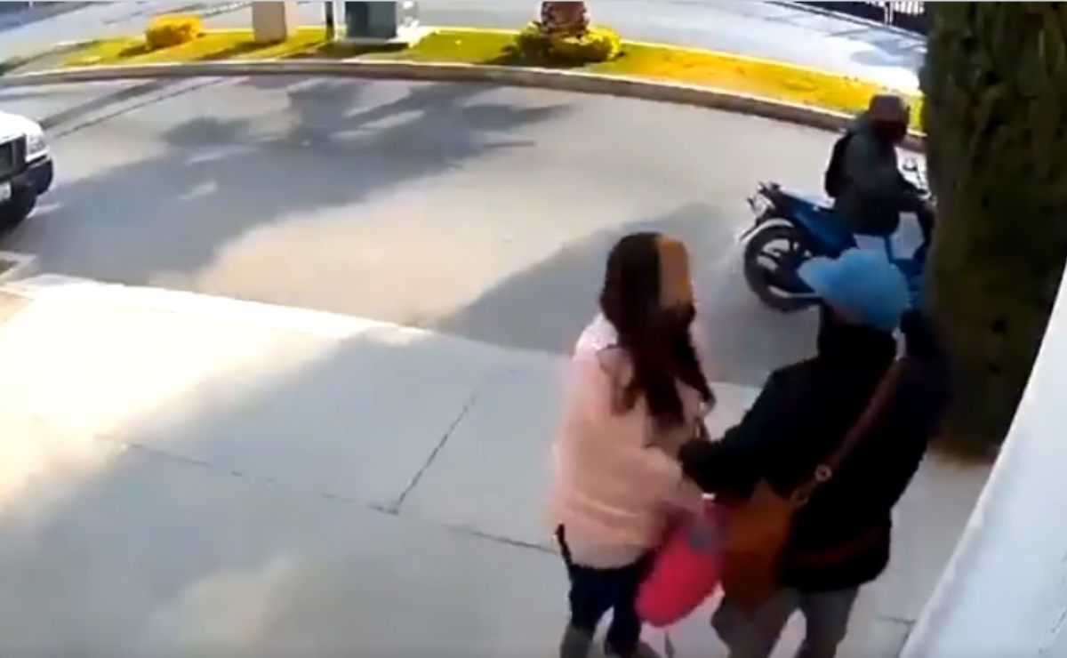 Circula en redes video donde mujer desarma a ladrón en San Luis Potosí