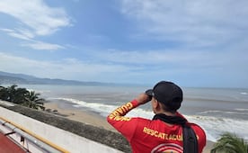 Joven potosina fue arrastrada por las olas en una playa de Jalisco; sigue desaparecida