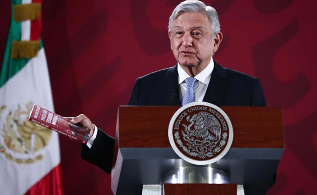 Microsoft dará empleo a egresados de universidades en México: López Obrador