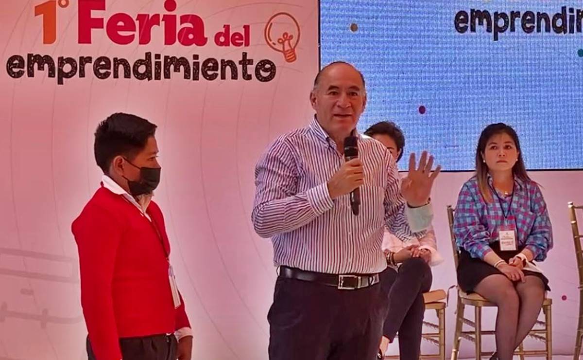 Ayuntamiento capitalino entrega 91 apoyos de mil pesos a niños emprendedores de SLP